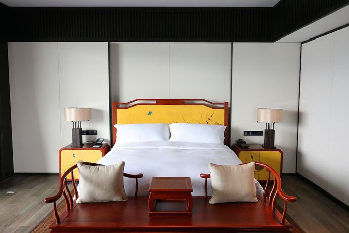 Imagen de la habitación del Hotel Hilton Ningbo Dongqian Lake Resort. Foto 15