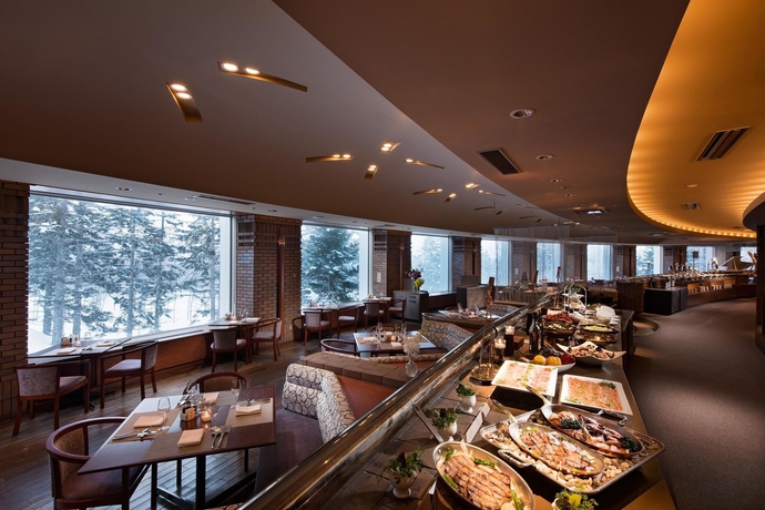 Imagen del bar/restaurante del Hotel Hilton Niseko Village. Foto 6