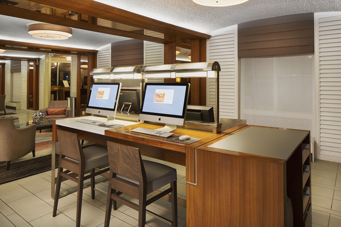 Imagen de los interiores del Hotel Hilton Oakland Airport. Foto 15