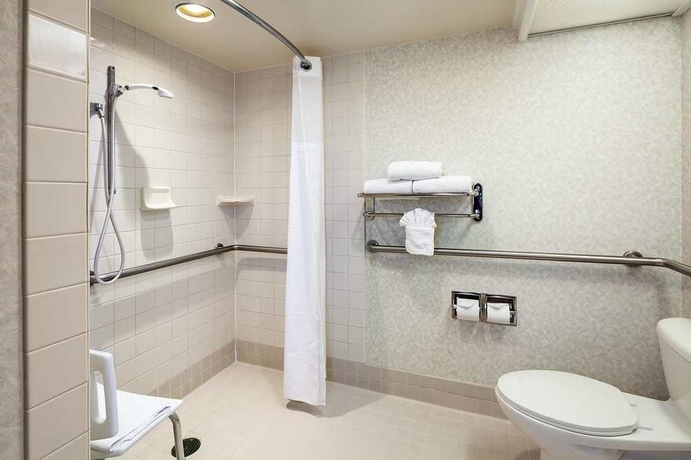 Imagen de la habitación del Hotel Hilton Oakland Airport. Foto 12