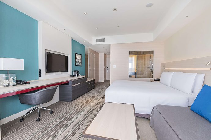Imagen de la habitación del Hotel Hilton Okinawa Chatan Resort. Foto 9