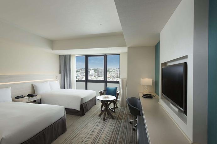 Imagen de la habitación del Hotel Hilton Okinawa Chatan Resort. Foto 11