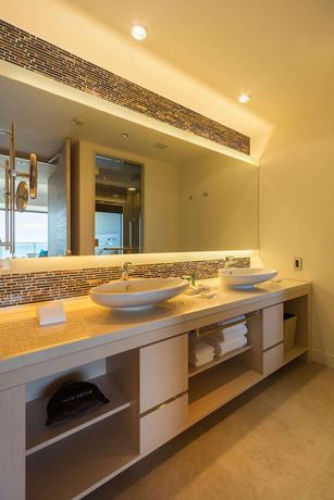 Imagen de la habitación del Hotel Hilton Okinawa Chatan Resort. Foto 12