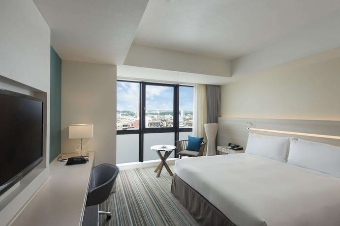 Imagen de la habitación del Hotel Hilton Okinawa Chatan Resort. Foto 14