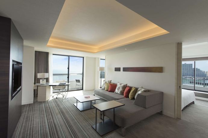 Imagen de la habitación del Hotel Hilton Okinawa Chatan Resort. Foto 15