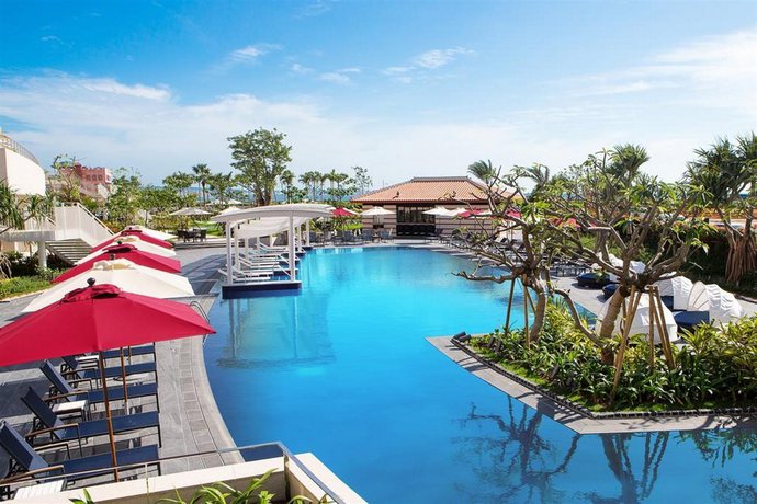 Imagen de la piscina del Hotel Hilton Okinawa Chatan Resort. Foto 23