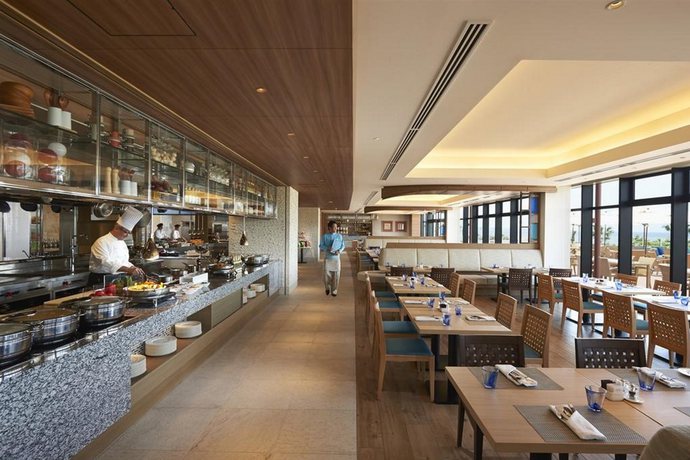 Imagen del bar/restaurante del Hotel Hilton Okinawa Chatan Resort. Foto 2