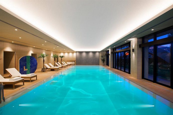 Imagen de la piscina del Hotel Hilton Okinawa Chatan Resort. Foto 24