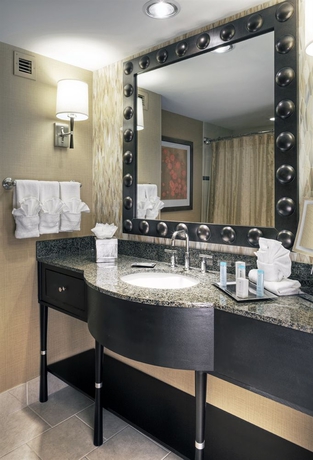 Imagen de la habitación del Hotel Hilton Omaha. Foto 6