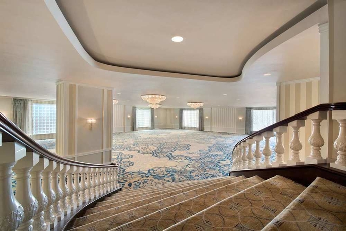 Imagen de los interiores del Hotel Hilton Orrington / Evanston. Foto 6