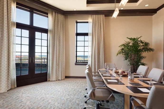 Imagen de los interiores del Hotel Hilton Orrington / Evanston. Foto 8