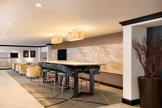 Imagen de los interiores del Hotel Hilton Orrington / Evanston. Foto 11