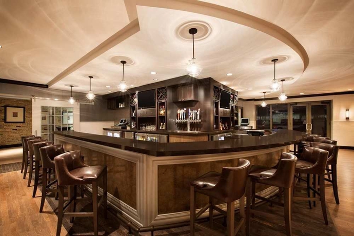 Imagen del bar/restaurante del Hotel Hilton Orrington / Evanston. Foto 1