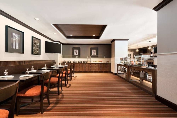 Imagen del bar/restaurante del Hotel Hilton Orrington / Evanston. Foto 2