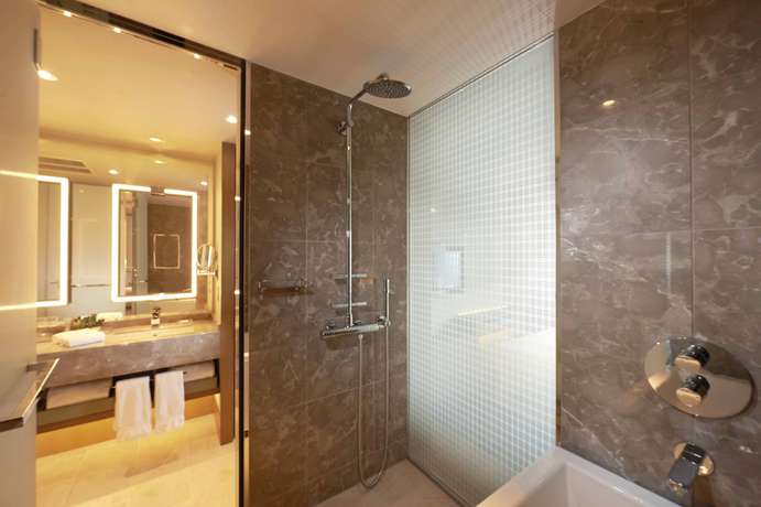 Imagen de la habitación del Hotel Hilton Osaka. Foto 10