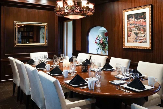 Imagen de los interiores del Hotel Hilton Palm Beach PBI. Foto 16