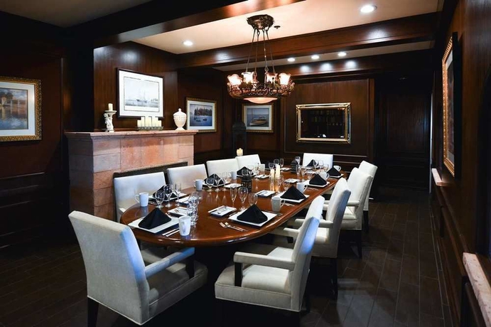 Imagen del bar/restaurante del Hotel Hilton Palm Beach PBI. Foto 5