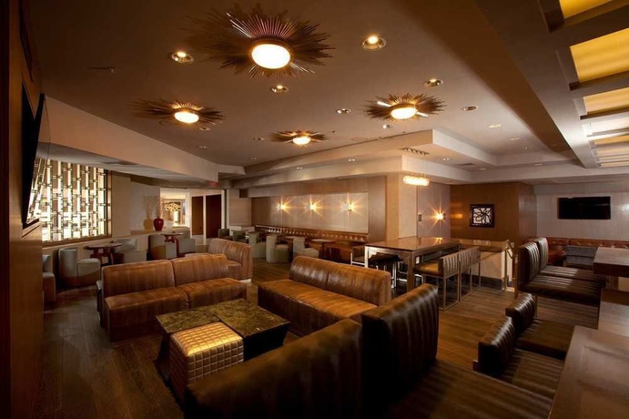 Imagen de los interiores del Hotel Hilton Palm Springs Resort. Foto 12