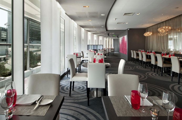 Imagen del bar/restaurante del Hotel Hilton Paris La Defense. Foto 3