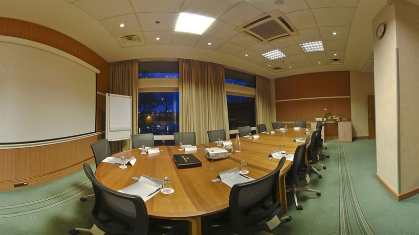 Imagen de los interiores del Hotel Hilton Paris Orly Airport. Foto 4