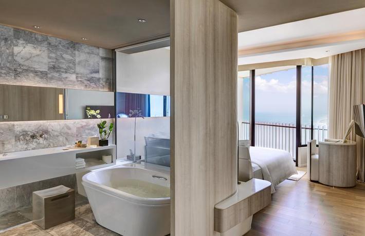 Imagen de la habitación del Hotel Hilton Pattaya. Foto 10