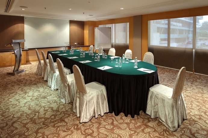 Imagen de los interiores del Hotel Hilton Petaling Jaya. Foto 12