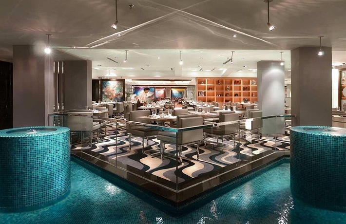 Imagen del bar/restaurante del Hotel Hilton Petaling Jaya. Foto 4
