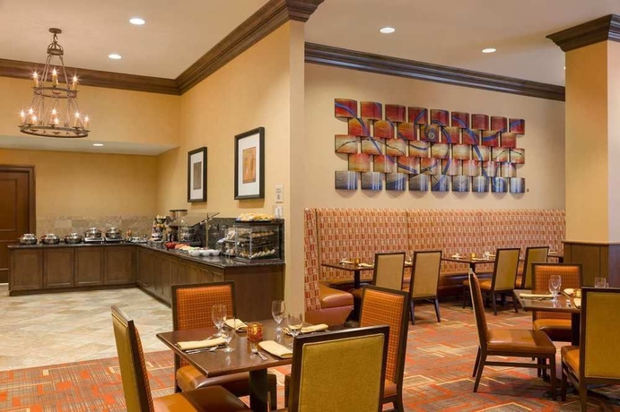 Imagen del bar/restaurante del Hotel Hilton Phoenix Chandler. Foto 4