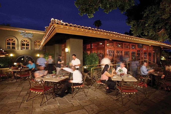 Imagen del bar/restaurante del Hotel Hilton Phoenix Resort At The Peak. Foto 2