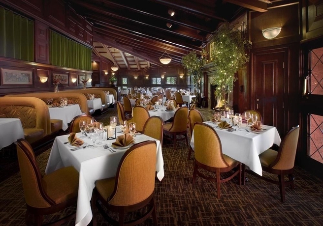 Imagen del bar/restaurante del Hotel Hilton Phoenix Tapatio Cliffs Resort. Foto 3