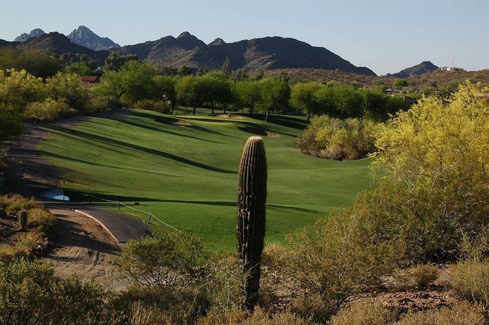 Imagen de los exteriores del Hotel Hilton Phoenix Tapatio Cliffs Resort. Foto 7