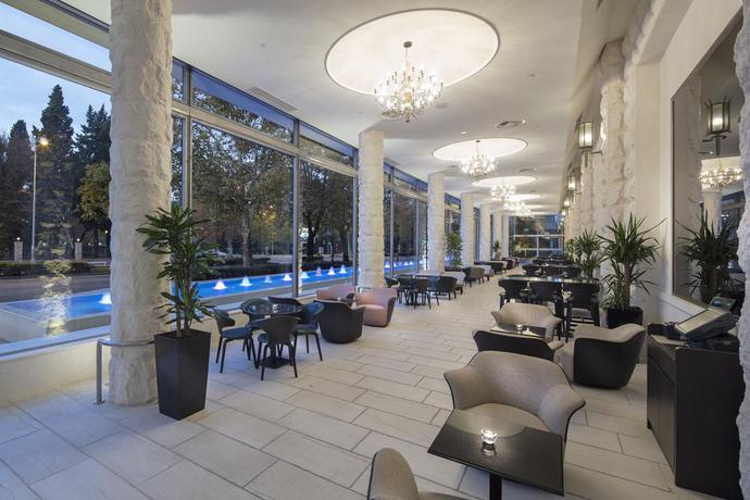 Imagen de los interiores del Hotel Hilton Podgorica Crna Gora. Foto 14