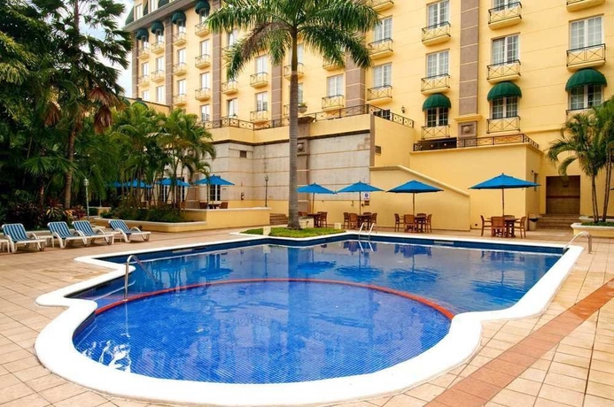 Imagen de la piscina del Hotel Hilton Princess San Pedro Sula. Foto 14