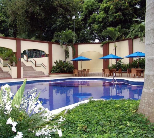 Imagen de la piscina del Hotel Hilton Princess San Pedro Sula. Foto 16