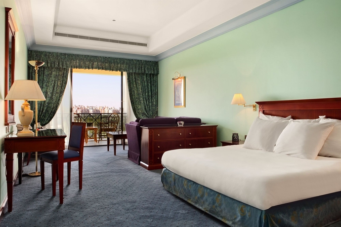 Imagen de la habitación del Hotel Hilton Pyramids Golf. Foto 3
