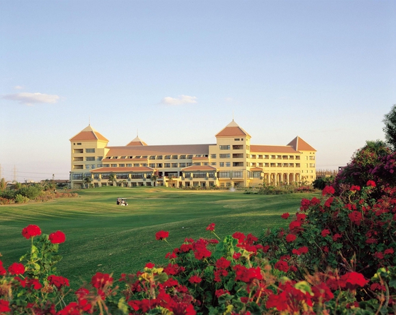 Imagen de los exteriores del Hotel Hilton Pyramids Golf. Foto 6