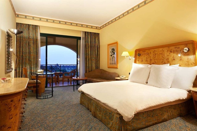 Imagen de la habitación del Hotel Hilton Pyramids Golf. Foto 5