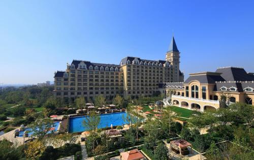 Imagen general del Hotel Hilton Qingdao Golden Beach. Foto 1