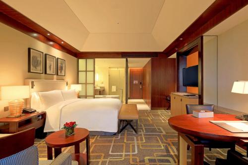 Imagen de la habitación del Hotel Hilton Qingdao Golden Beach. Foto 6