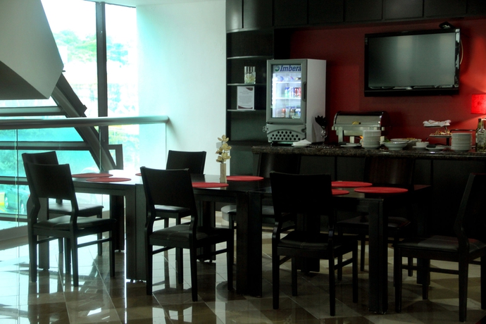 Imagen del bar/restaurante del Hotel Hilton Queretaro. Foto 2