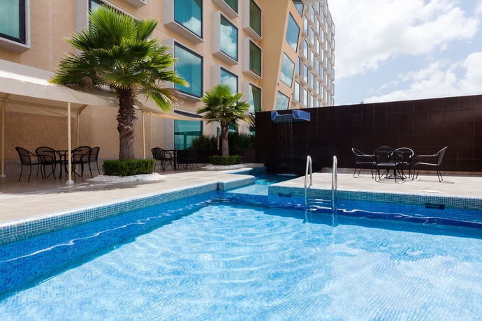 Imagen de la piscina del Hotel Hilton Queretaro. Foto 16
