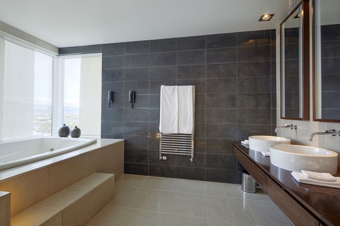 Imagen de la habitación del Hotel Hilton Reykjavik Nordica. Foto 7