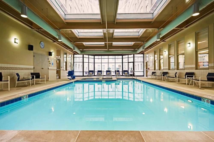 Imagen de la piscina del Hotel Hilton Richmond Downtown. Foto 13
