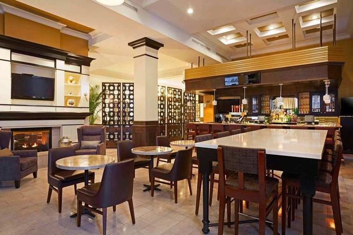 Imagen del bar/restaurante del Hotel Hilton Richmond Downtown. Foto 3
