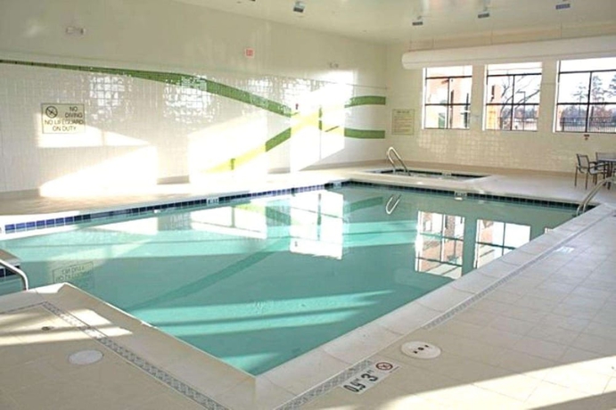 Imagen de la piscina del Hotel Hilton Richmond and Spa/short Pump. Foto 15