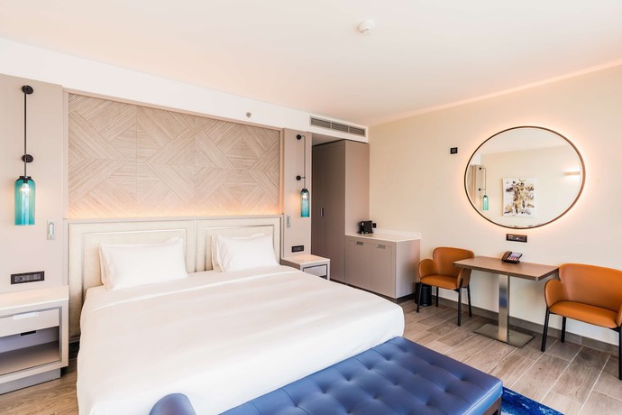 Imagen de la habitación del Hotel Hilton Rijeka Costabella Beach Resort and Spa. Foto 15