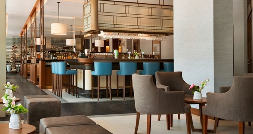 Imagen del bar/restaurante del Hotel Hilton Rotterdam. Foto 4