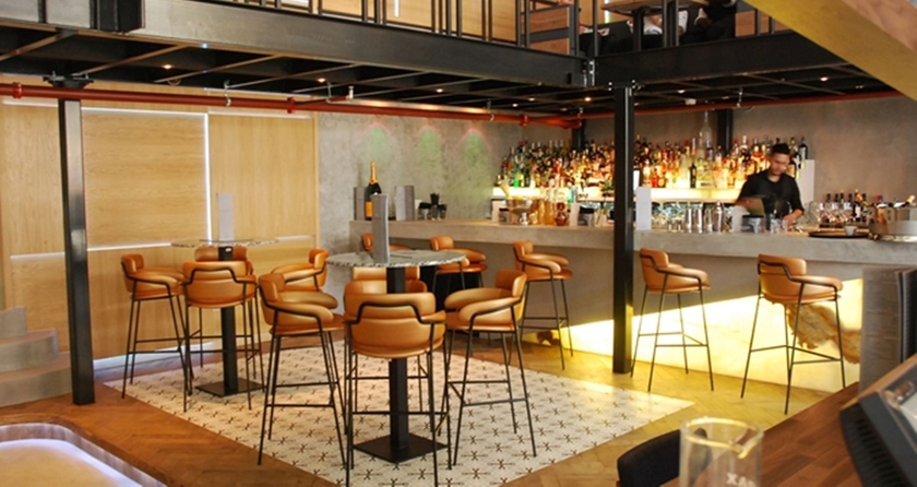 Imagen del bar/restaurante del Hotel Hilton Rotterdam. Foto 6