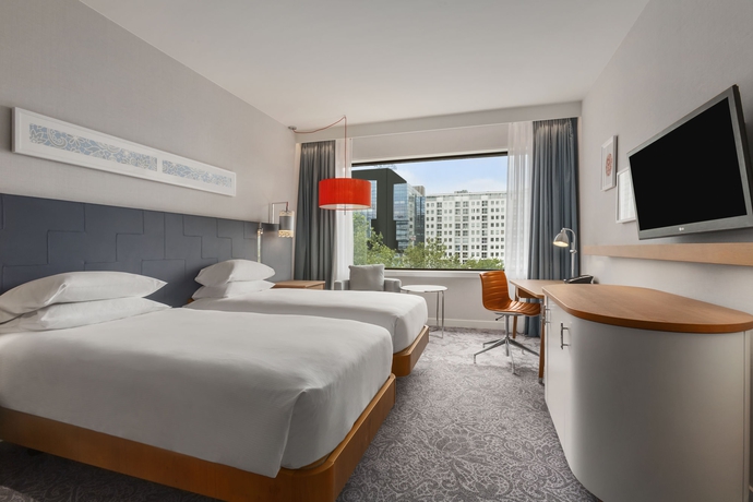 Imagen de la habitación del Hotel Hilton Rotterdam. Foto 10