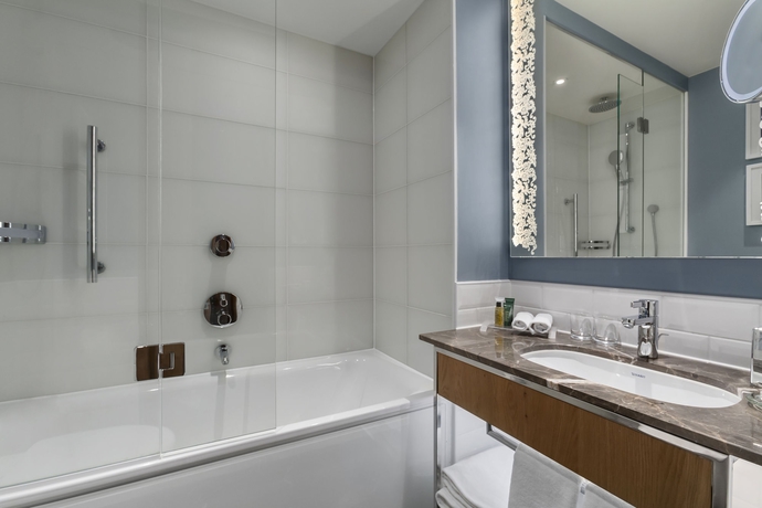 Imagen de la habitación del Hotel Hilton Rotterdam. Foto 11